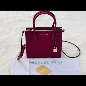 Michael Kors Messenger Maroon